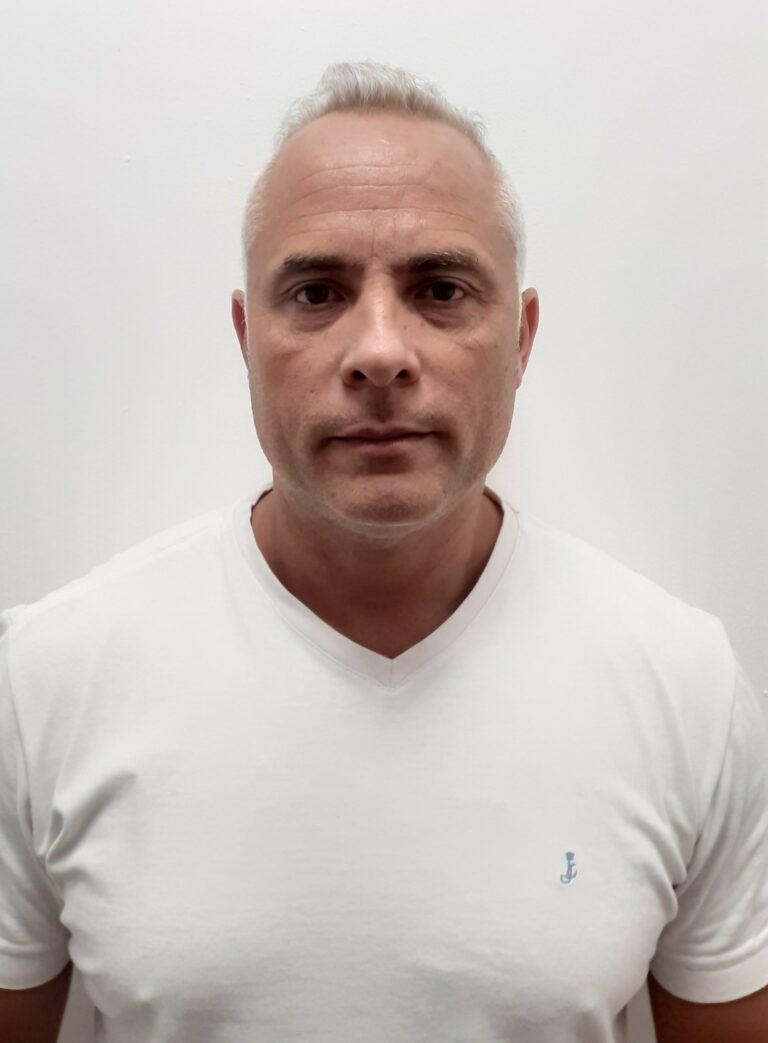 foto frente 768x1043