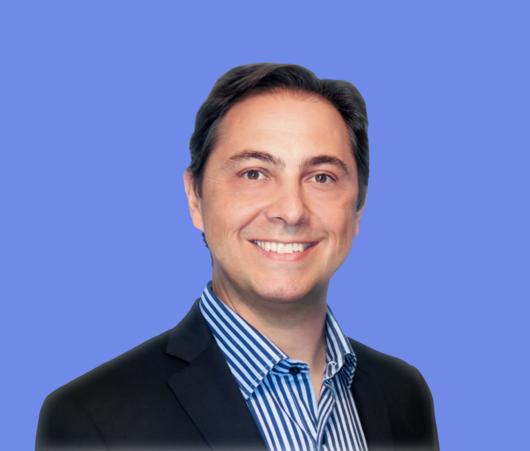 CV Foto 2020 Andres FONDO AZUL 1 768x653