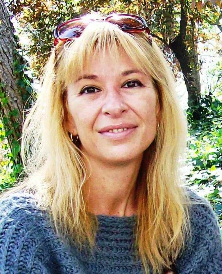 foto cv copia 768x944